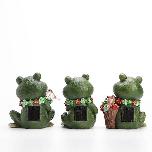 3/A Polyresin Frog with Solar light